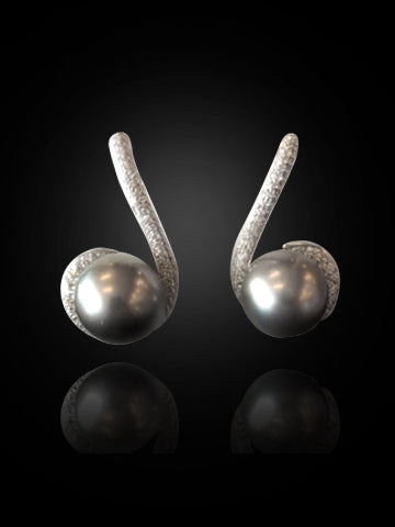 Blumer Earrings (Black Pearl & Diamonds)